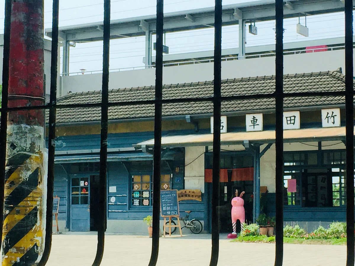 老碾米廠變身超美廢墟風「玻璃屋」,咖啡裡加麵茶真的好台 老碾米廠變身超美廢墟風「玻璃屋」,咖啡裡加麵茶真的好台