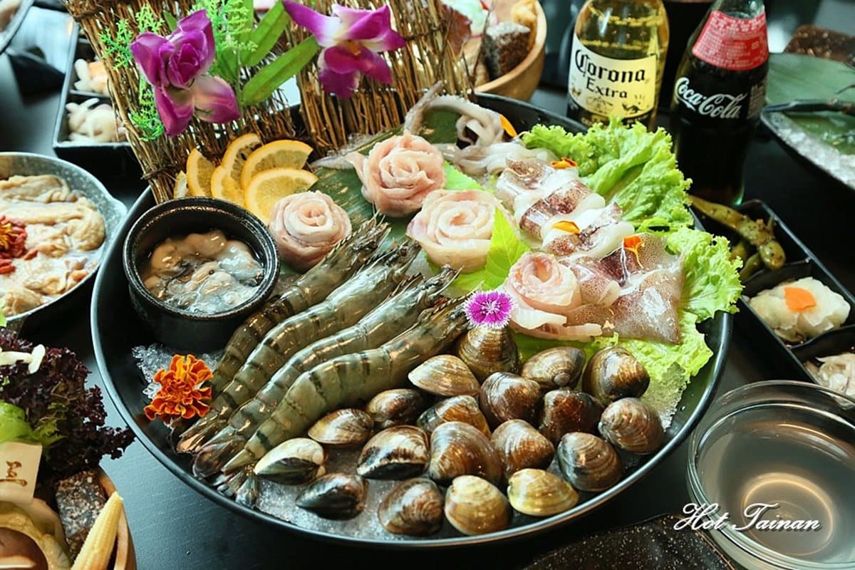 【新開店】KTV跨足深夜火鍋店!酸辣鍋底只要70元起 必點1公斤「肉慾牛」 【新開店】KTV跨足深夜火鍋店!酸辣鍋底只要70元起 必點1公斤「肉慾牛」