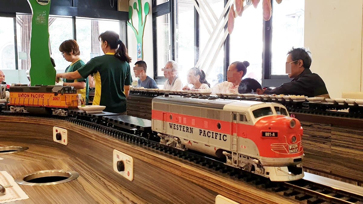 真的要等火車進站丫!台中「迴轉火車鍋物」 368元吃到飽 真的要等火車進站丫!台中「迴轉火車鍋物」 368元吃到飽