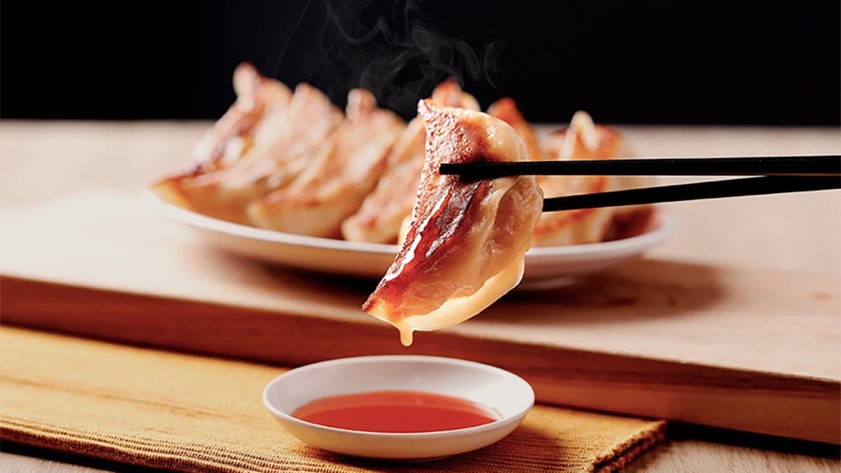 吃煎餃囉!日本名店「餃子の王將」台北首店在這,開幕加碼送煎餃