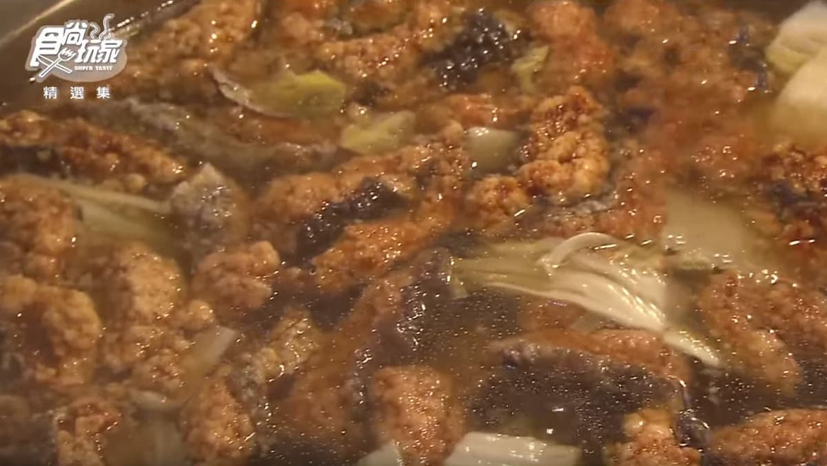 基隆海口人消夜愛這味!紅燒鰻魚羹配竹蒸籠麵,一吃超過30年