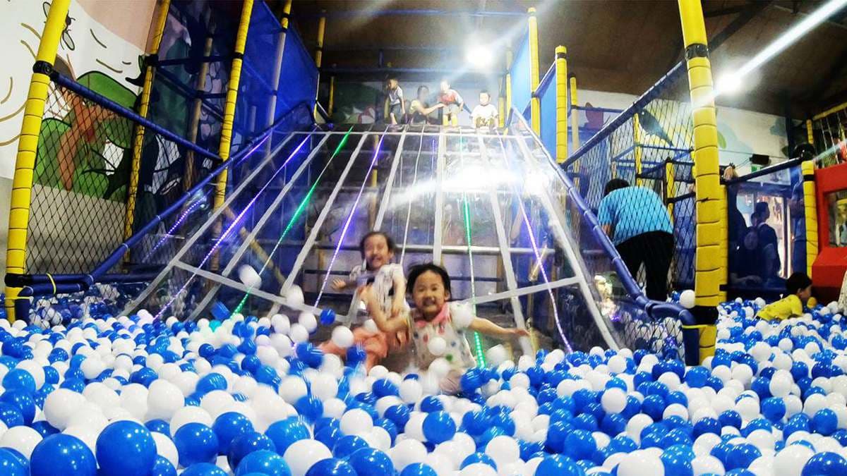 7公尺高透明溜滑梯好嗨!台南全新幼兒玩樂天堂,5歲以下免費