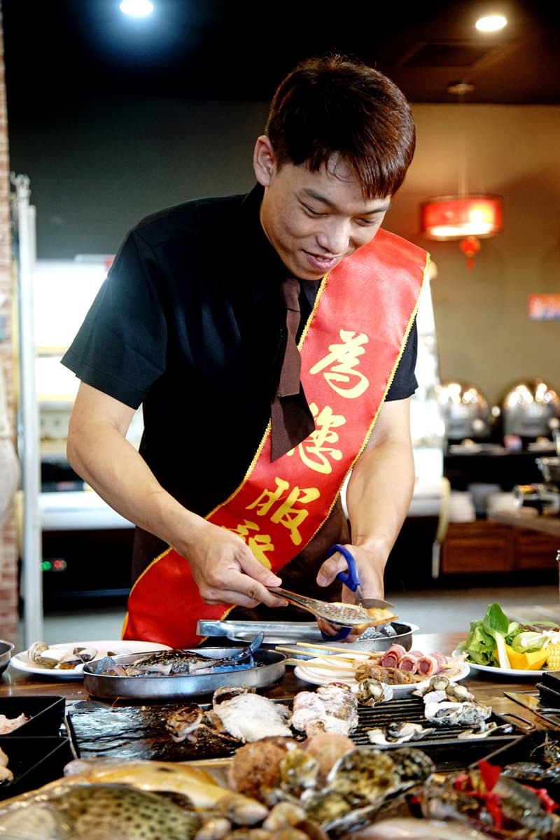 高雄最狂吃到飽!海鮮、烤肉、薑母鴨火烤三吃,還有加碼大放送 高雄最狂吃到飽!海鮮、烤肉、薑母鴨火烤三吃,還有加碼大放送