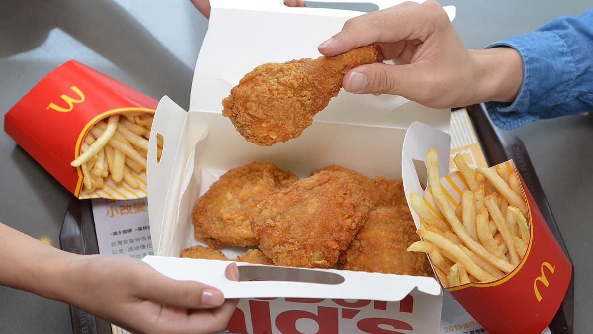 沾這個秒變「韓式炸雞」!麥當勞資深員工曝「7種隱藏版吃法」,網稱:好吃到哭 沾這個秒變「韓式炸雞」!麥當勞資深員工曝「7種隱藏版吃法」,網稱:好吃到哭