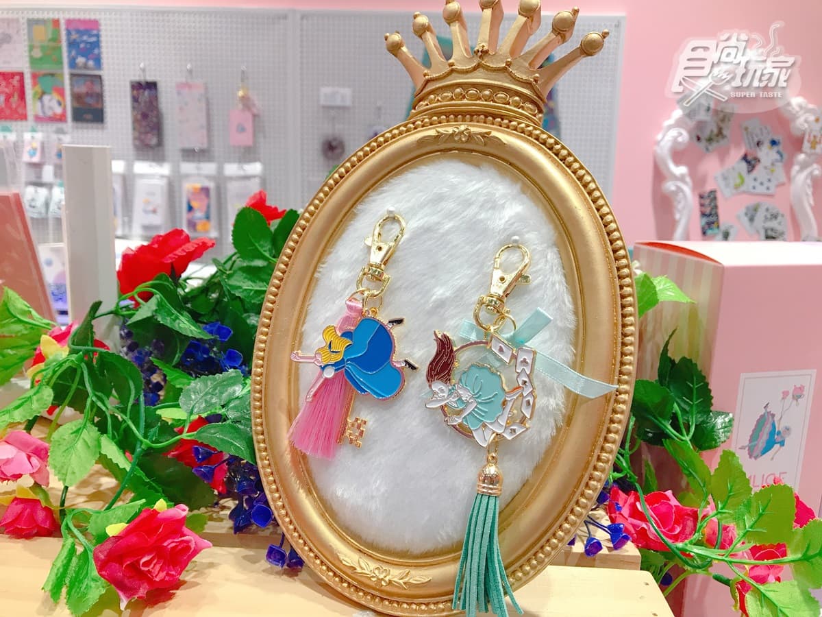 網美拍到手軟!韓國超夯「愛麗絲體驗展」來台,超美眼淚池+萬花筒鏡屋 網美拍到手軟!韓國超夯「愛麗絲體驗展」來台,超美眼淚池+萬花筒鏡屋