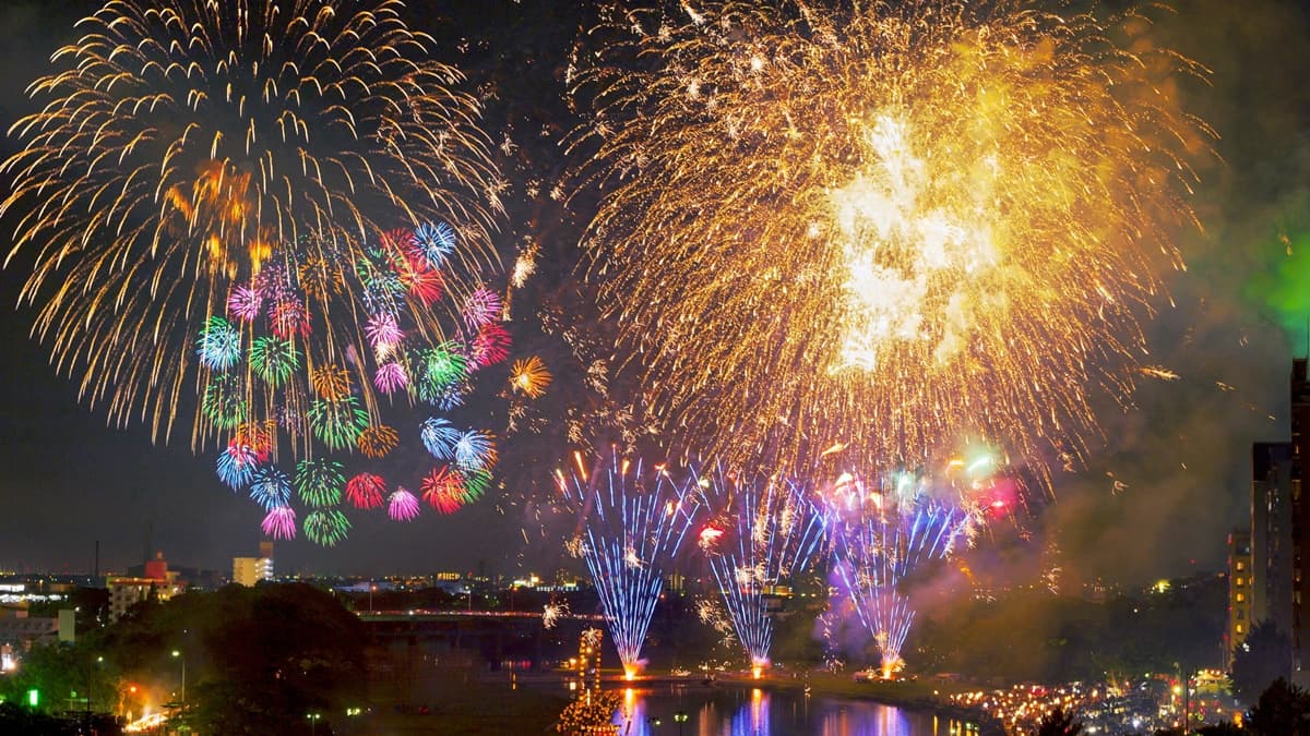 當天來回也值得!3場日本必去夏季煙火,還有海上版超美