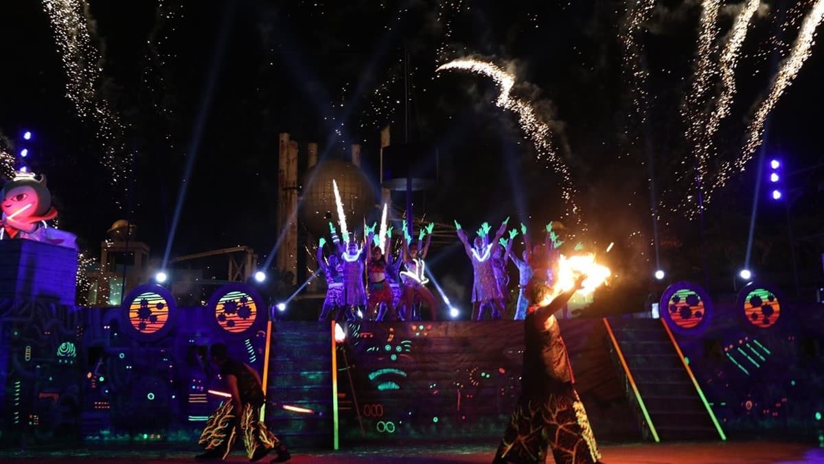 提早1小時入園!麗寶樂園夜遊「雙人套票」第二人半價+看火舞秀
