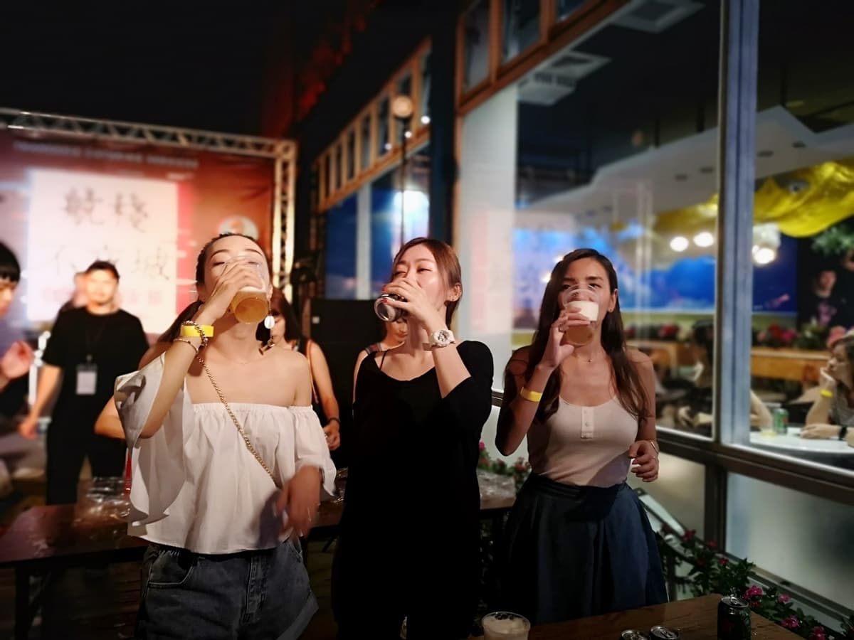 桃園「不夜城」超好玩!吃比臉大牛排、追飛機、當網美,喝酒還能賺獎金 桃園「不夜城」超好玩!吃比臉大牛排、追飛機、當網美,喝酒還能賺獎金