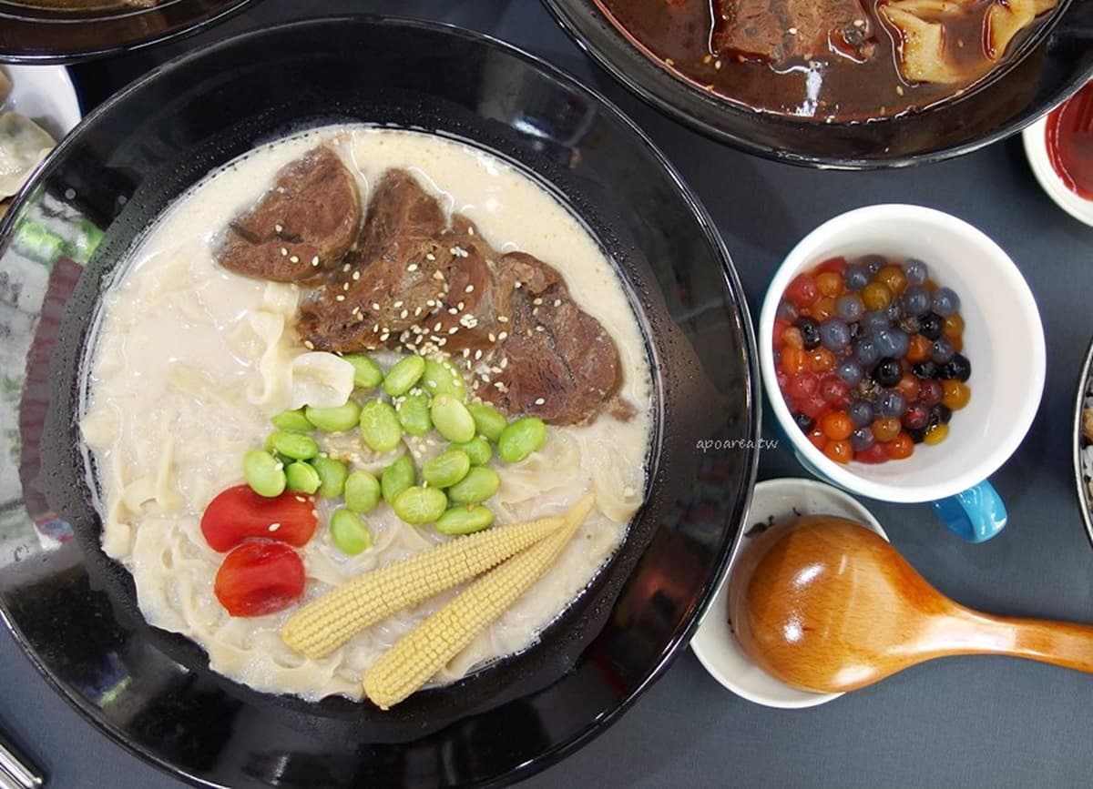 珍珠控吃「麵」啦!超美「彩虹珍珠牛肉麵」湯頭有珍奶熟悉感 珍珠控吃「麵」啦!超美「彩虹珍珠牛肉麵」湯頭有珍奶熟悉感