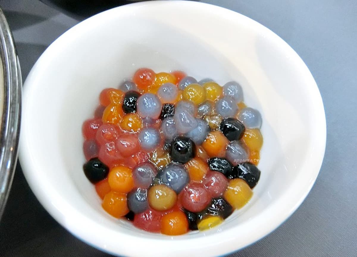 珍珠控吃「麵」啦!超美「彩虹珍珠牛肉麵」湯頭有珍奶熟悉感 珍珠控吃「麵」啦!超美「彩虹珍珠牛肉麵」湯頭有珍奶熟悉感