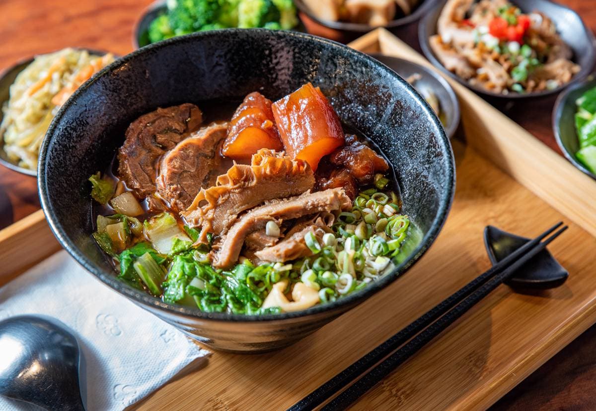 【新開店】比咖啡店還美的牛肉麵店,果凍牛筋太銷魂!獨家湯頭加了蘋果 【新開店】比咖啡店還美的牛肉麵店,果凍牛筋太銷魂!獨家湯頭加了蘋果