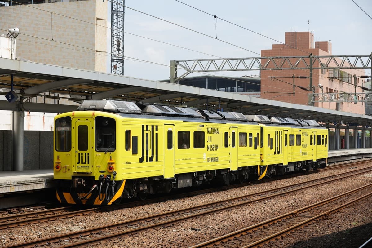 2019網美打卡新景點!「金蕉黃」集集彩繪列車可以搭了,每個場景都有故事 2019網美打卡新景點!「金蕉黃」集集彩繪列車可以搭了,每個場景都有故事