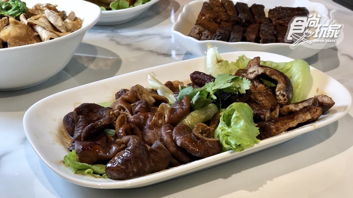 25公分超狂「豬肋排」!「肉骨茶名店」首登台,開幕用餐半價 25公分超狂「豬肋排」!「肉骨茶名店」首登台,開幕用餐半價