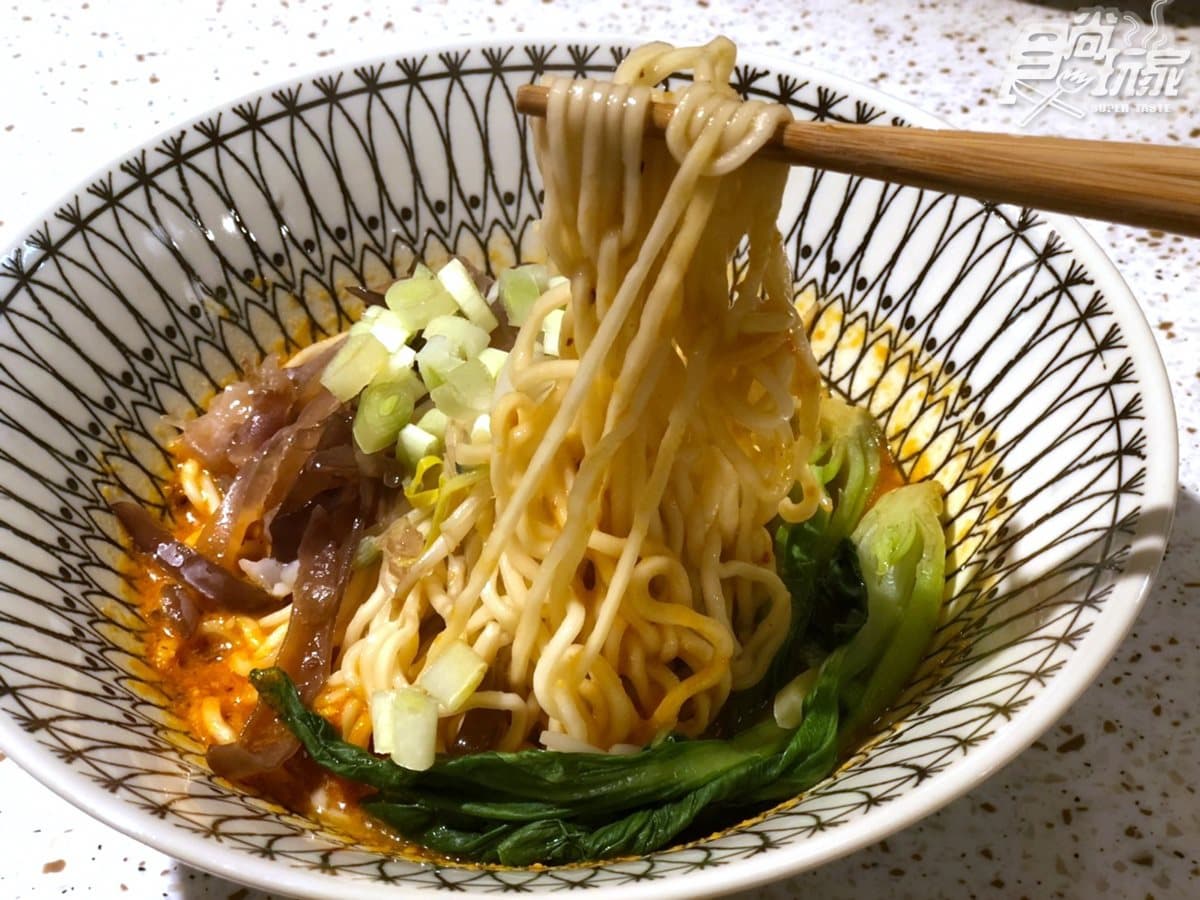 五迷朝聖了! StayReal Café變「純白咖啡廳」,吃五月天阿信最愛「豆乳麵」 五迷朝聖了! StayReal Café變「純白咖啡廳」,吃五月天阿信最愛「豆乳麵」