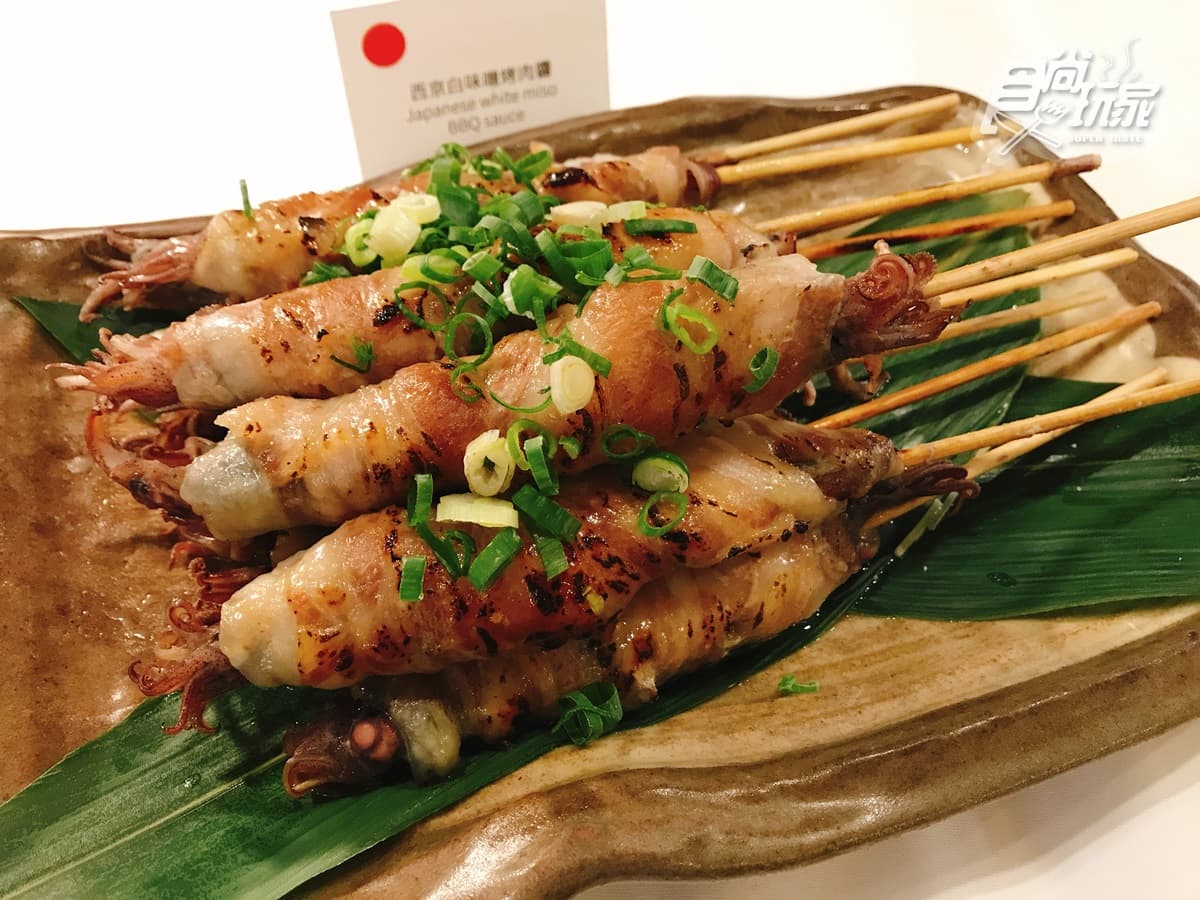 烤肉控快衝!這家buffet超狂「八國烤肉」一次吃到飽,波士頓活龍蝦五百元有找 烤肉控快衝!這家buffet超狂「八國烤肉」一次吃到飽,波士頓活龍蝦五百元有找