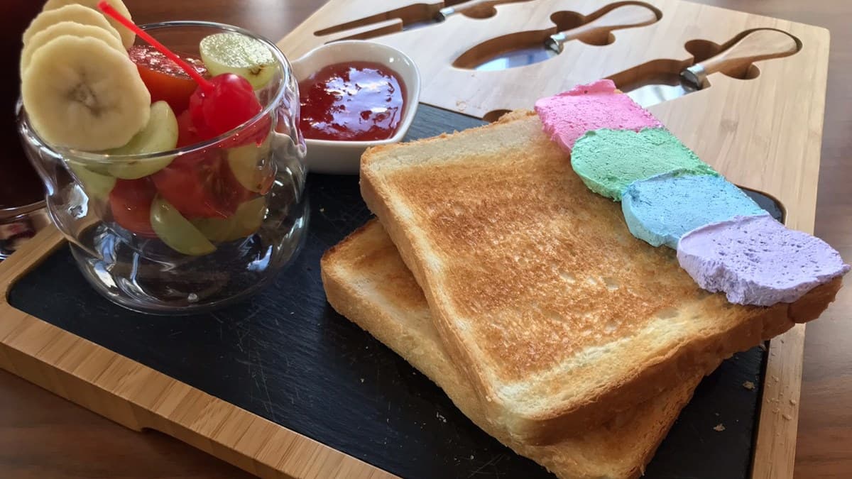 IG都在瘋當小畫家!烤吐司+彩虹抹醬,到咖啡館DIY「油畫吐司」