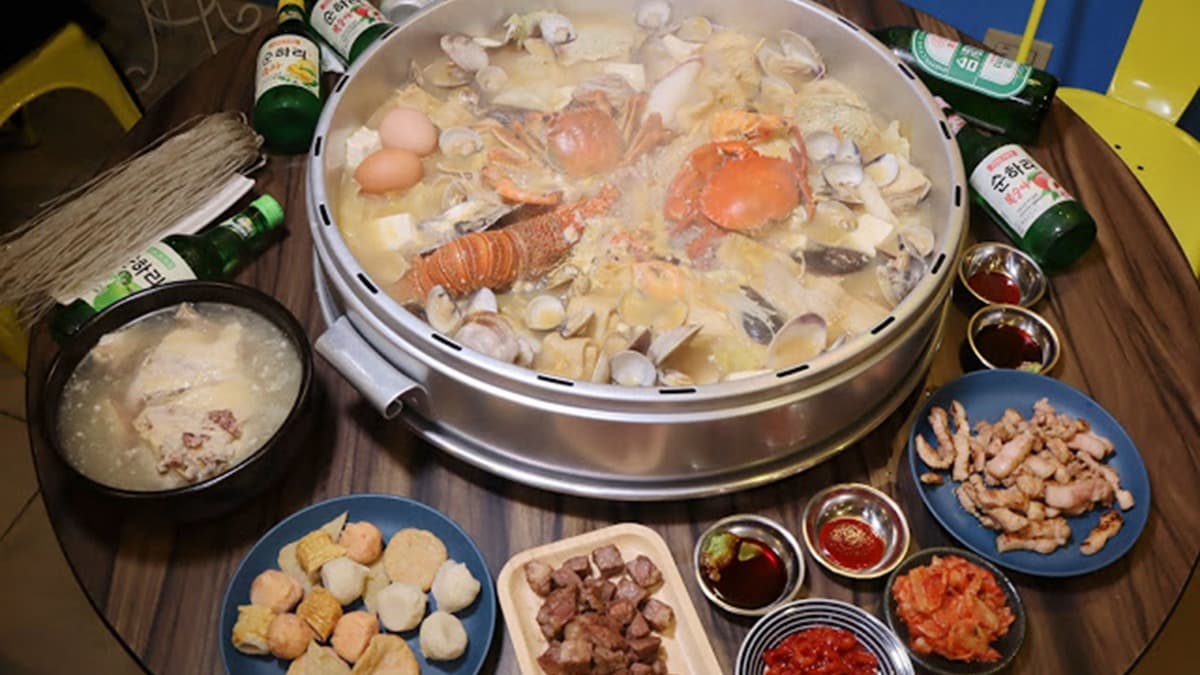 【新開店】肉品買一送一!首爾超人氣蒸籠海鮮鍋登台,大閘蟹、人蔘雞一起入鍋