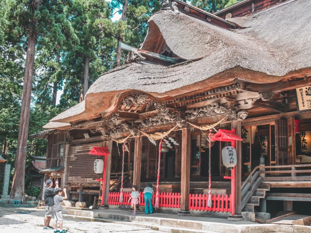日本最新打卡點都在這!龍貓樹、空氣神社、冰藍水母牆,順遊《神隱》湯屋 日本最新打卡點都在這!龍貓樹、空氣神社、冰藍水母牆,順遊《神隱》湯屋