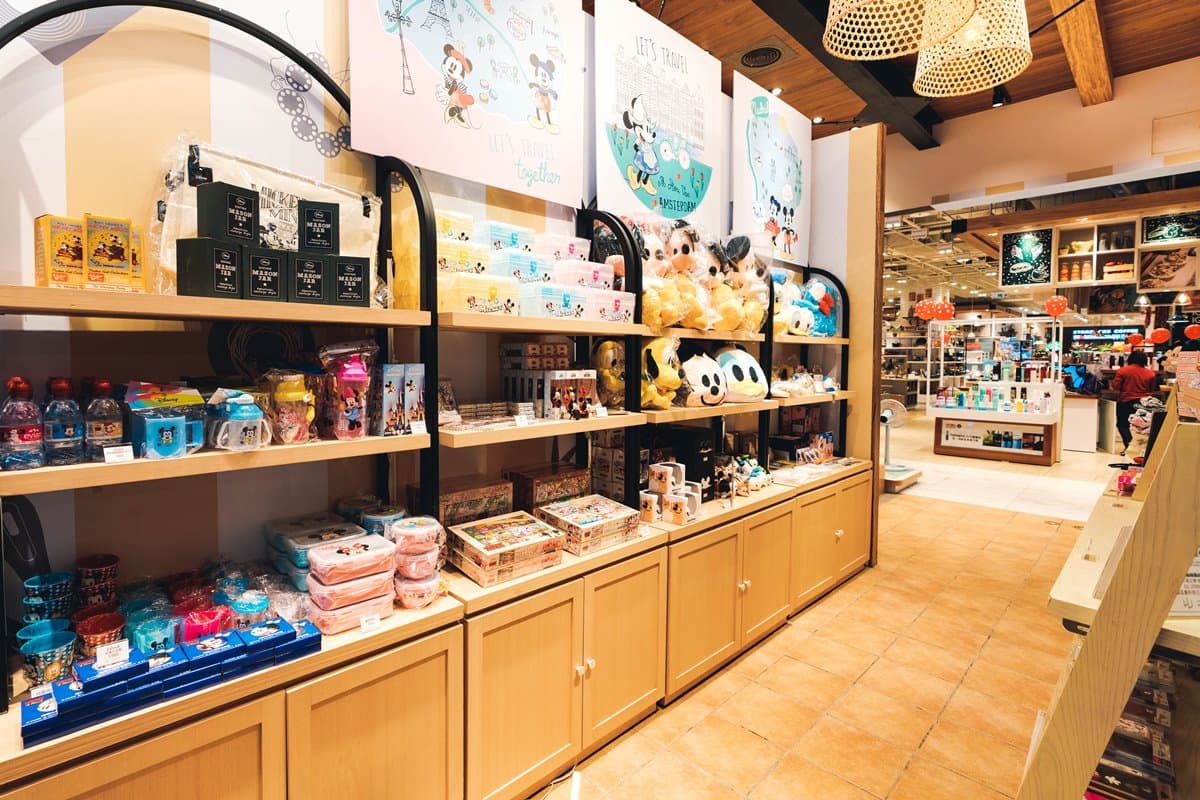 迪士尼粉走起!高雄「米奇玩遊世界限定店」,600項商品先搶Molly米奇公仔 迪士尼粉走起!高雄「米奇玩遊世界限定店」,600項商品先搶Molly米奇公仔