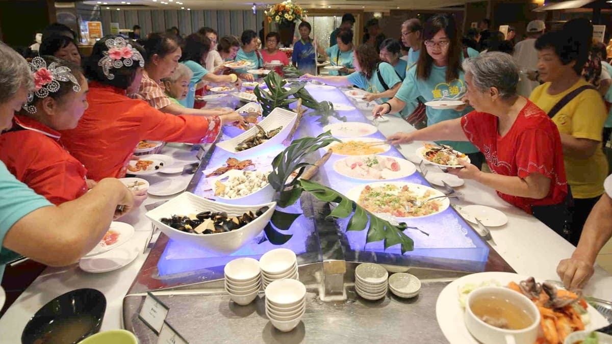 吃到飽免錢!這家五星級Buffet推「買大送小」,長達兩個月小孩全免費