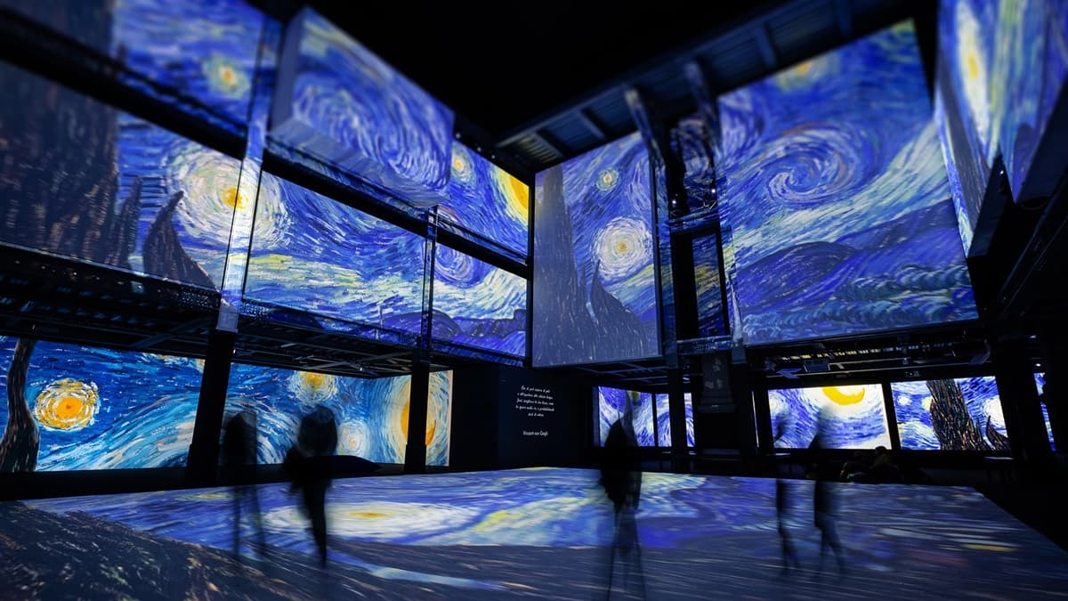 走進梵谷畫裡!3層樓巨幕「光影展」看星夜、向日葵,還有梵谷房間可拍
