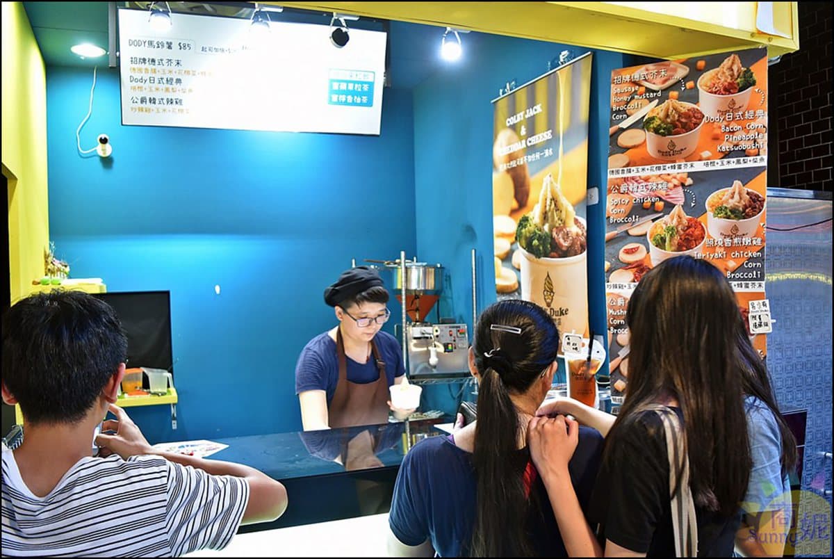 逢甲夜市10攤超夯打卡美食:偽霜淇淋馬鈴薯泥、Q罩杯飲、「烤雞」蛋糕 逢甲夜市10攤超夯打卡美食:偽霜淇淋馬鈴薯泥、Q罩杯飲、「烤雞」蛋糕