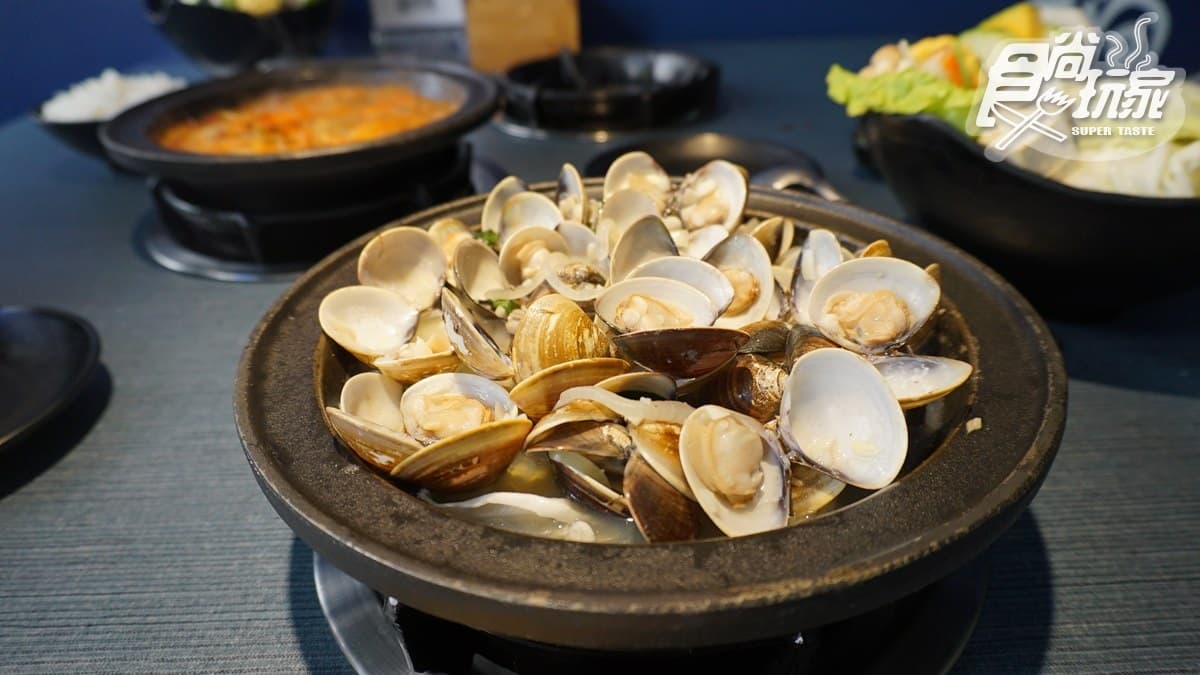 【食尚美食排行榜】1月必吃爆品:110公分軍艦鍋貼、海膽山丼、珍珠瀑布舒芙蕾 【食尚美食排行榜】1月必吃爆品:110公分軍艦鍋貼、海膽山丼、珍珠瀑布舒芙蕾