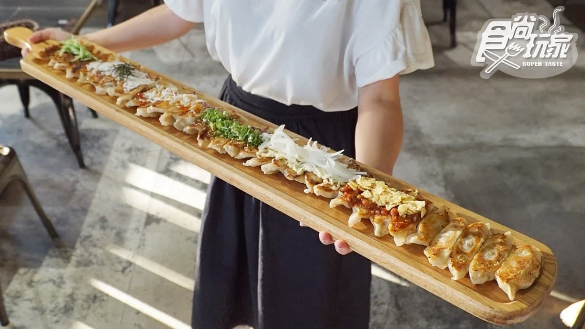 【食尚美食排行榜】1月必吃爆品:110公分軍艦鍋貼、海膽山丼、珍珠瀑布舒芙蕾 【食尚美食排行榜】1月必吃爆品:110公分軍艦鍋貼、海膽山丼、珍珠瀑布舒芙蕾