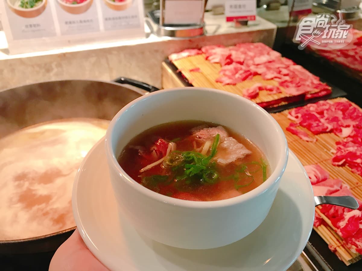 【新開店】超美打卡飯店「台南美術館」躺床就能拍,還有網美泳池、百坪三溫暖 【新開店】超美打卡飯店「台南美術館」躺床就能拍,還有網美泳池、百坪三溫暖