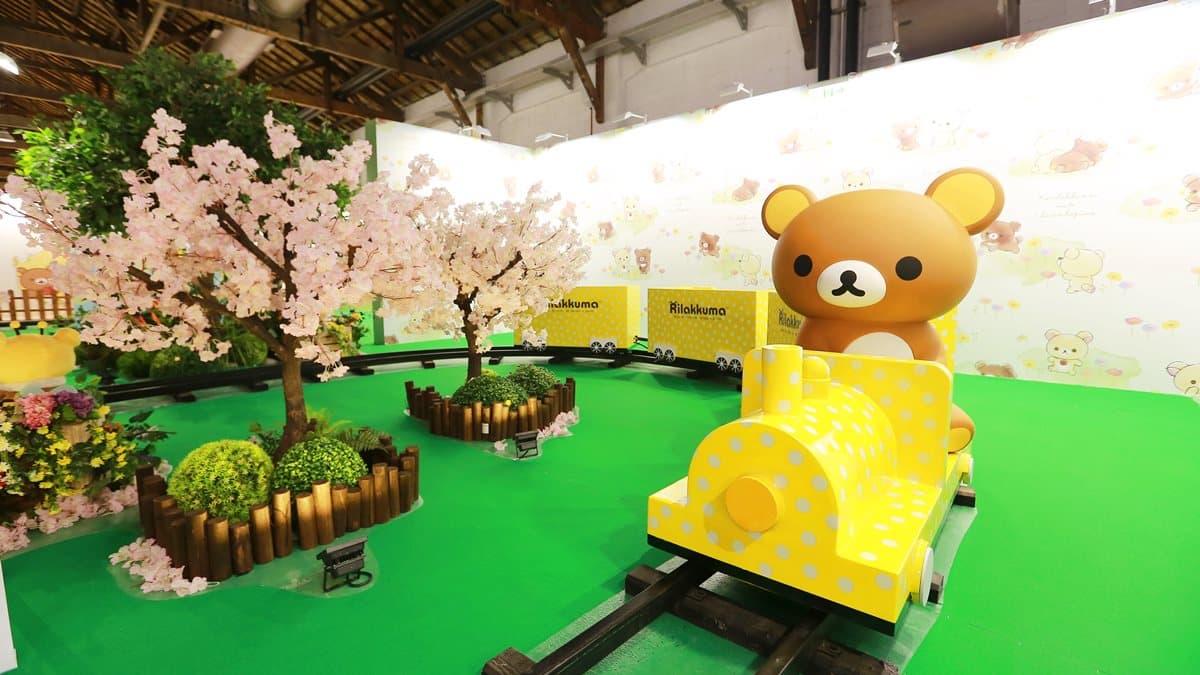 2公尺拉拉熊公仔等你拍!「拉拉熊懶萌日常展」5大展區:坐火車、變裝秀