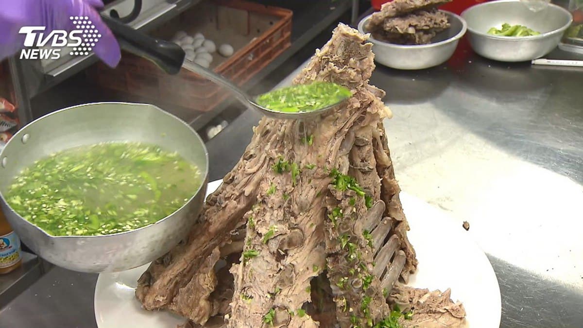 台北4家超狂泰國菜:50公分火山排骨、巨無霸椒麻雞腿飯、巨無霸泰奶塔 台北4家超狂泰國菜:50公分火山排骨、巨無霸椒麻雞腿飯、巨無霸泰奶塔