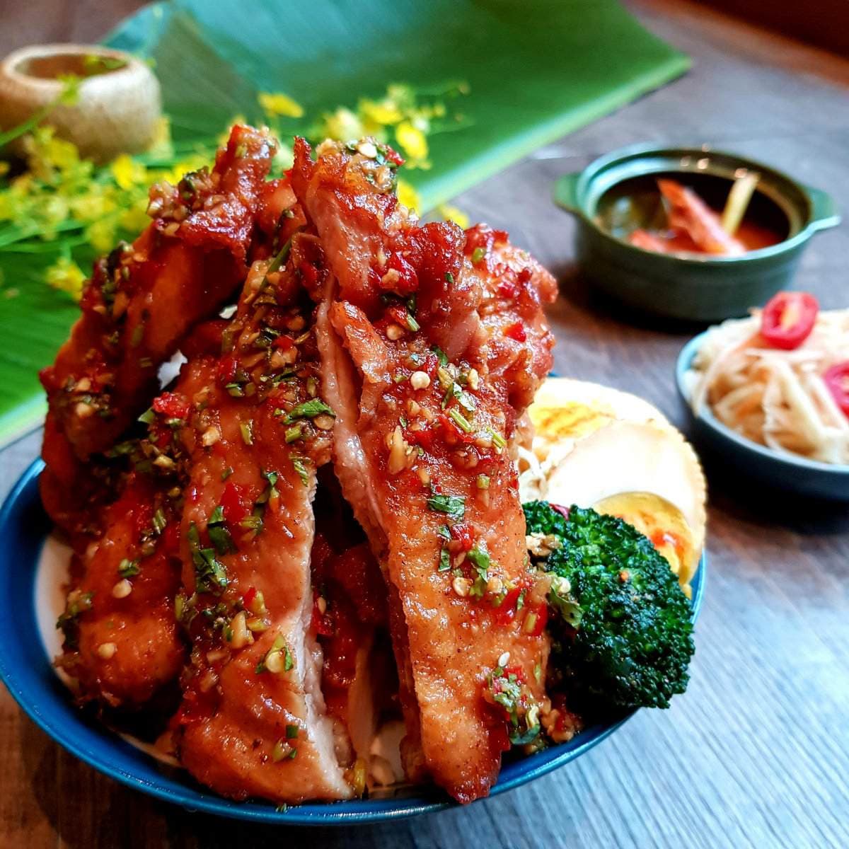 台北4家超狂泰國菜:50公分火山排骨、巨無霸椒麻雞腿飯、巨無霸泰奶塔 台北4家超狂泰國菜:50公分火山排骨、巨無霸椒麻雞腿飯、巨無霸泰奶塔