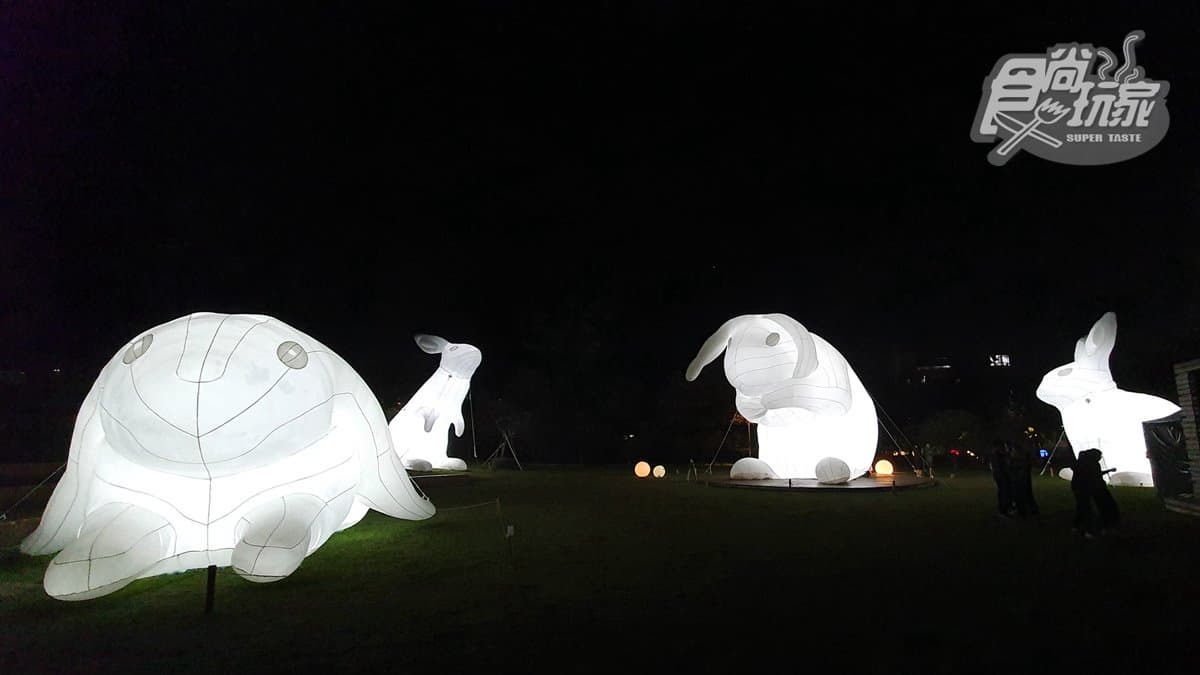 老鼠在這「躲貓貓」,草地上還有發光超大白兔,新竹燈會必拍這10點