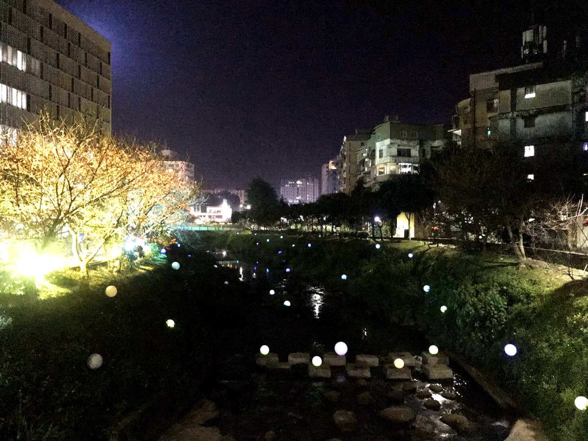 賞櫻不用上山,汐止新台五路旁竟有水岸櫻花林,200多棵山櫻綻放中 賞櫻不用上山,汐止新台五路旁竟有水岸櫻花林,200多棵山櫻綻放中