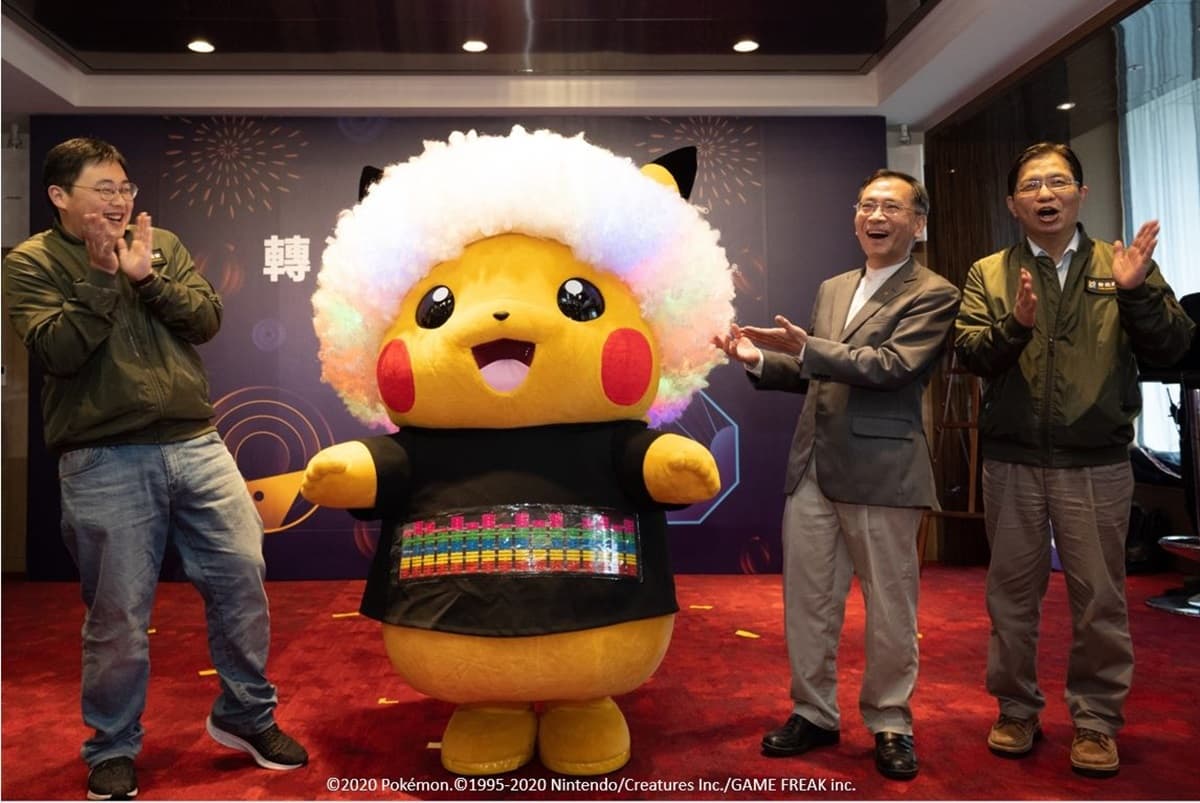 週日衝南港抓寶!皮卡丘頂「棉花糖爆炸頭」現身,熊讚「戴口罩」陪踩街超軟萌 週日衝南港抓寶!皮卡丘頂「棉花糖爆炸頭」現身,熊讚「戴口罩」陪踩街超軟萌