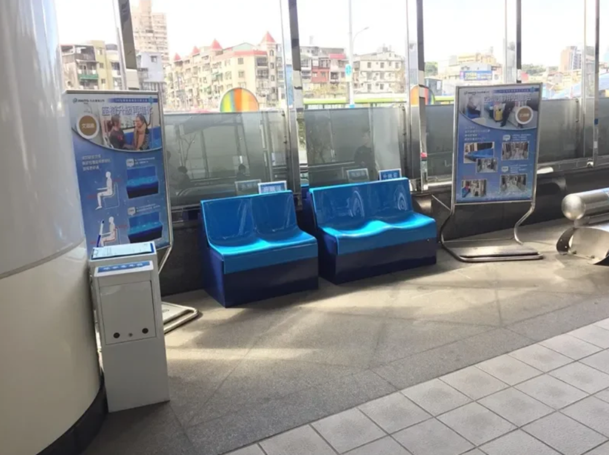 文湖線終於變身!全新「改裝車廂」即日上路,座位變多「包覆性更高」舒服度UP 文湖線終於變身!全新「改裝車廂」即日上路,座位變多「包覆性更高」舒服度UP