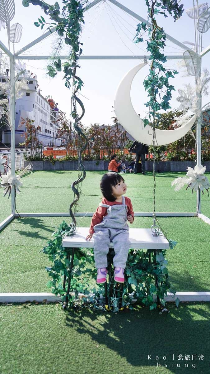 【全台遛小孩8路線】不開車也能玩,高雄、台中輕鬆旅,超好拍白色旋轉木馬、住機器人銀河旅宿 【全台遛小孩8路線】不開車也能玩,高雄、台中輕鬆旅,超好拍白色旋轉木馬、住機器人銀河旅宿