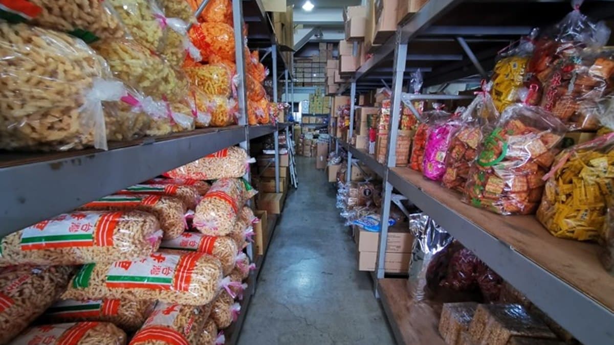 中部也有「零食界的好市多」!古早味餅乾批發好威,趕快手刀扛回家 中部也有「零食界的好市多」!古早味餅乾批發好威,趕快手刀扛回家