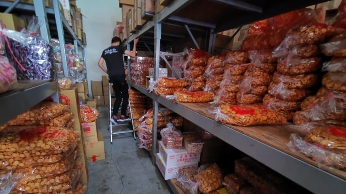 中部也有「零食界的好市多」!古早味餅乾批發好威,趕快手刀扛回家 中部也有「零食界的好市多」!古早味餅乾批發好威,趕快手刀扛回家