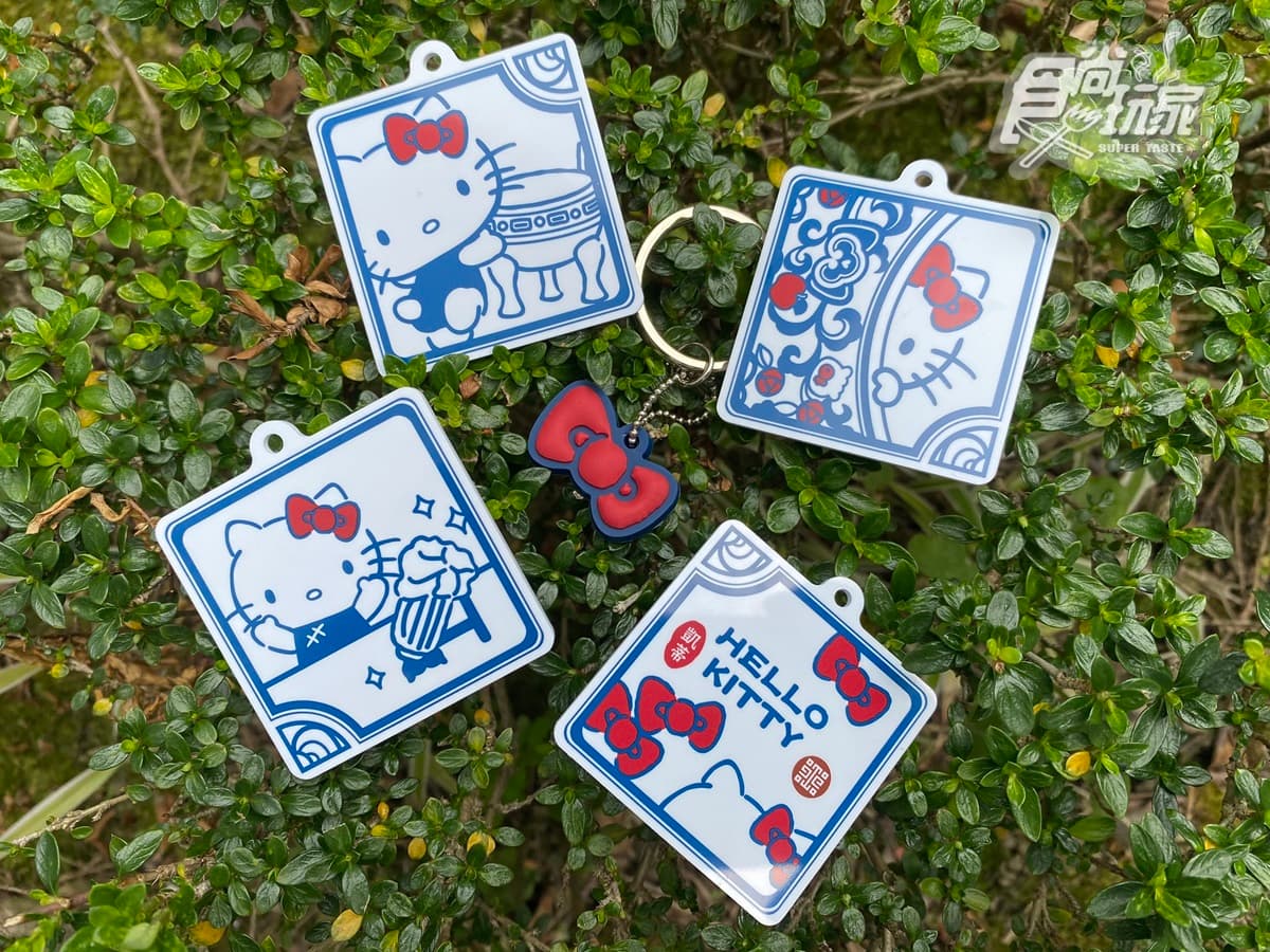 Hello Kitty穿旗袍「古典美爆發」!故宮x三麗鷗推「刺繡一卡通」,肉形石、翠玉白菜一起萌 Hello Kitty穿旗袍「古典美爆發」!故宮x三麗鷗推「刺繡一卡通」,肉形石、翠玉白菜一起萌