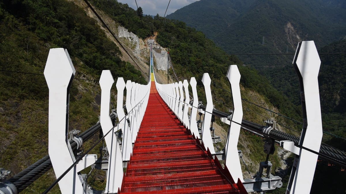 挑戰恐懼極限!30層樓高「雙龍七彩吊橋」啟用確定了,全新祕境快筆記 挑戰恐懼極限!30層樓高「雙龍七彩吊橋」啟用確定了,全新祕境快筆記