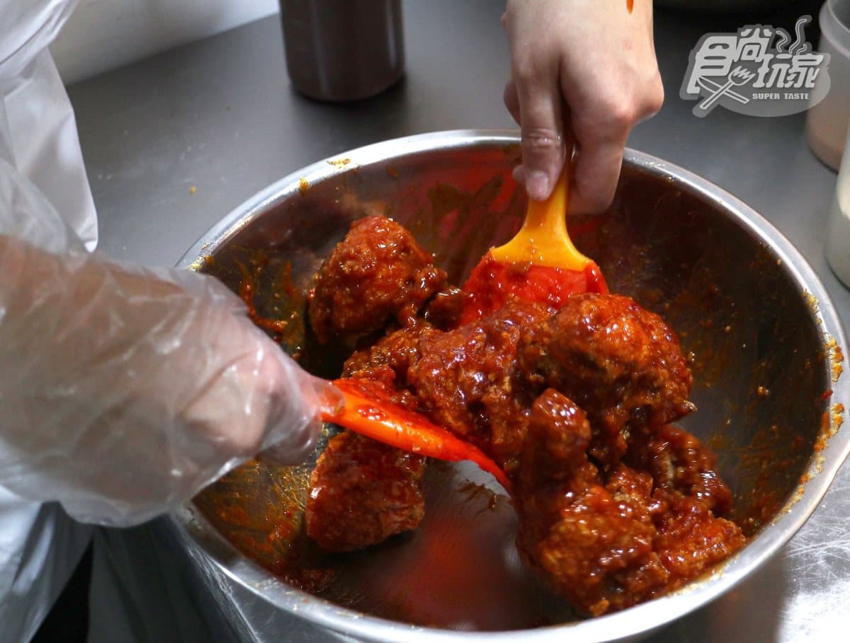 台北也有了!韓國人氣速食「MoM’s TOUCH」北上,先搶「辣味雞腿堡」 台北也有了!韓國人氣速食「MoM’s TOUCH」北上,先搶「辣味雞腿堡」