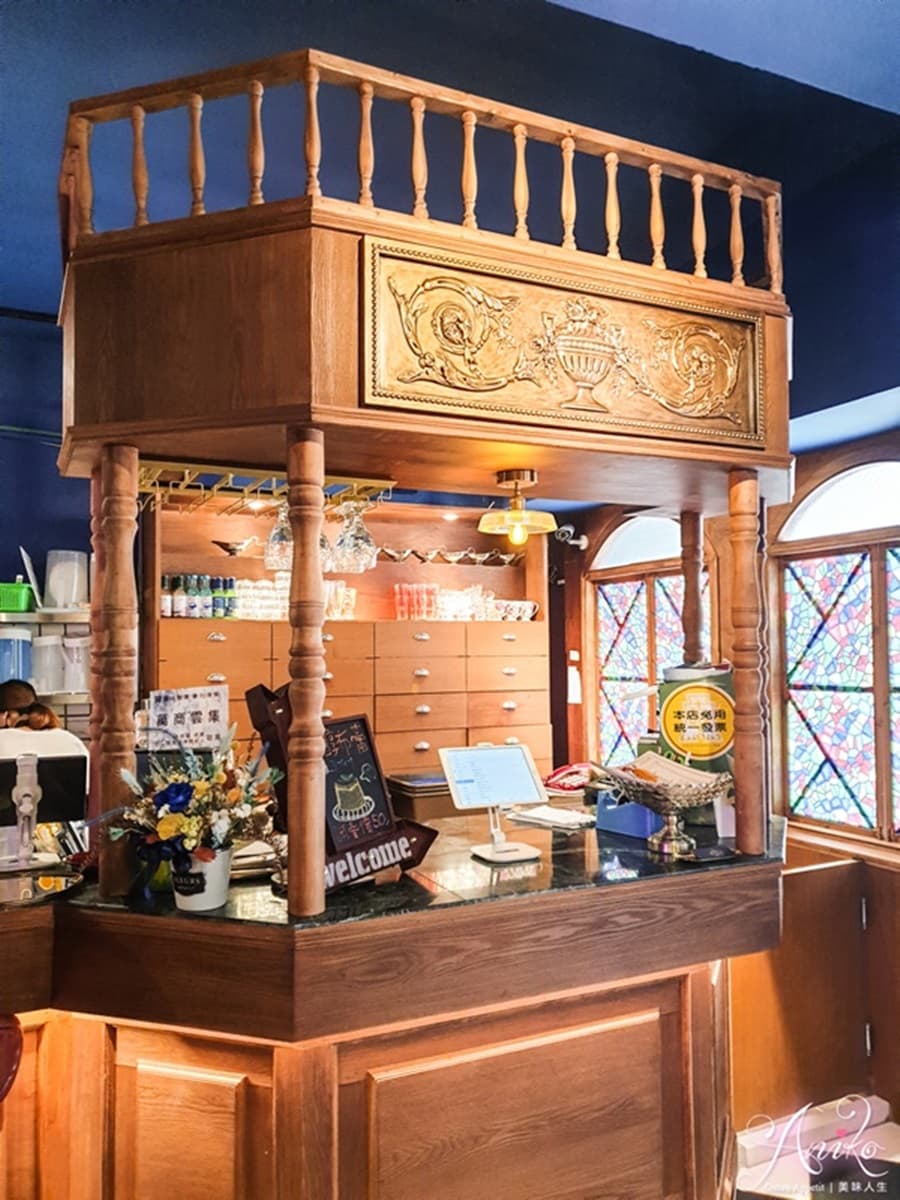 【新開店】台中復古美拍店「德化洋食」,切開「金騷包漢堡排」熔岩起司爆香作響 【新開店】台中復古美拍店「德化洋食」,切開「金騷包漢堡排」熔岩起司爆香作響