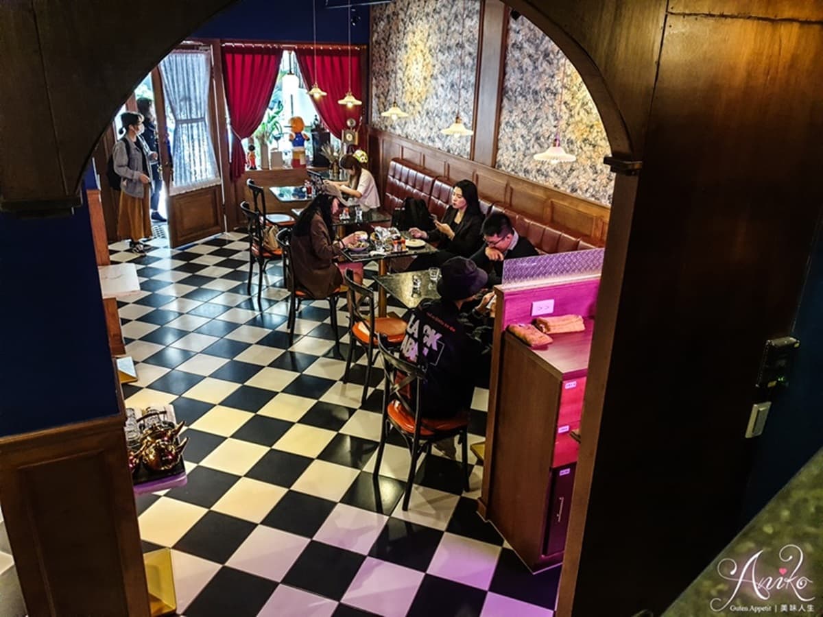 【新開店】台中復古美拍店「德化洋食」,切開「金騷包漢堡排」熔岩起司爆香作響 【新開店】台中復古美拍店「德化洋食」,切開「金騷包漢堡排」熔岩起司爆香作響