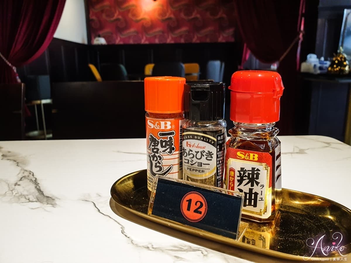 【新開店】台中復古美拍店「德化洋食」,切開「金騷包漢堡排」熔岩起司爆香作響 【新開店】台中復古美拍店「德化洋食」,切開「金騷包漢堡排」熔岩起司爆香作響