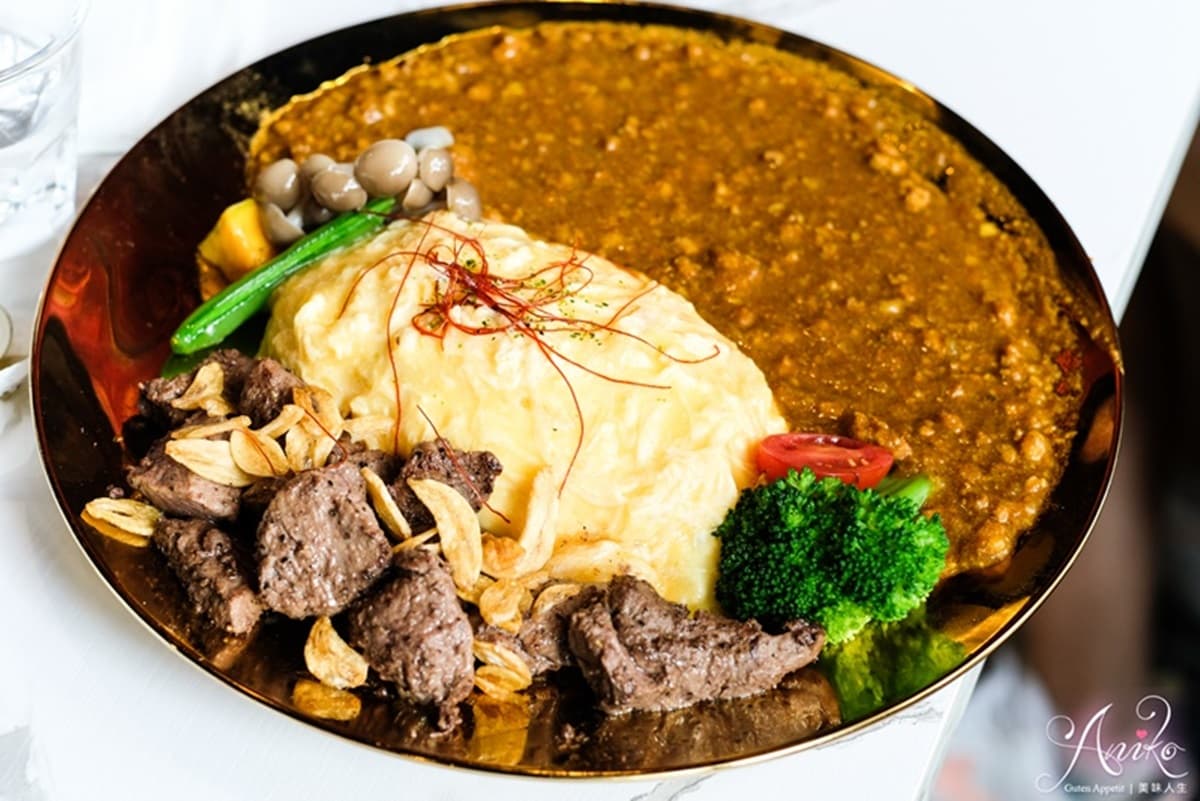 【新開店】台中復古美拍店「德化洋食」,切開「金騷包漢堡排」熔岩起司爆香作響 【新開店】台中復古美拍店「德化洋食」,切開「金騷包漢堡排」熔岩起司爆香作響