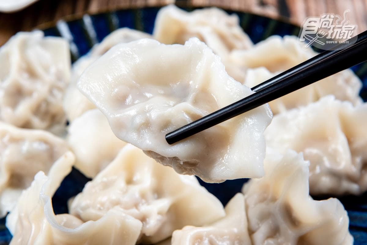 「花雕雞」水餃吃過嗎?內餡52%是雞腿肉!20年經典口味變身白胖紮實水餃 「花雕雞」水餃吃過嗎?內餡52%是雞腿肉!20年經典口味變身白胖紮實水餃