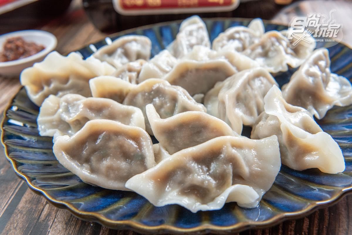 「花雕雞」水餃吃過嗎?內餡52%是雞腿肉!20年經典口味變身白胖紮實水餃 「花雕雞」水餃吃過嗎?內餡52%是雞腿肉!20年經典口味變身白胖紮實水餃