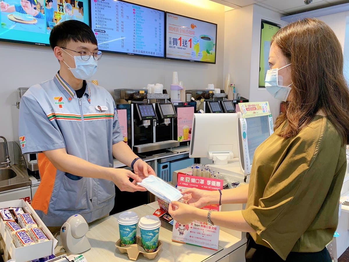 愈來愈方便!實名制「雙鋼印口罩」超商開放預購,加碼咖啡買一送一、單杯半價優惠 愈來愈方便!實名制「雙鋼印口罩」超商開放預購,加碼咖啡買一送一、單杯半價優惠