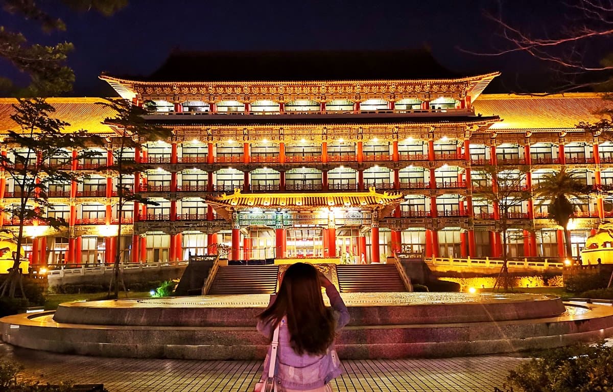 搶先直擊!高雄圓山最神祕景點「消失的密室」竟藏在衣櫃,連員工都不知